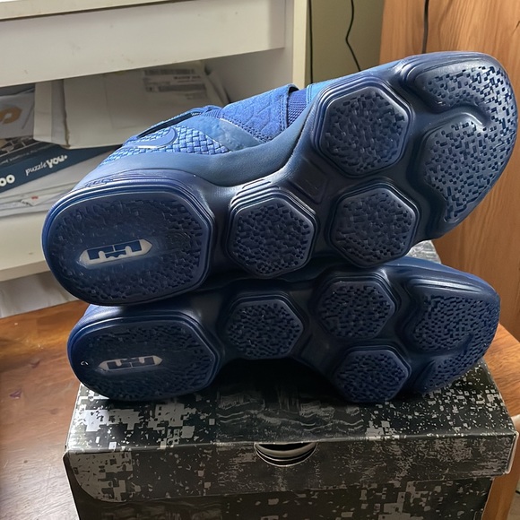 Men’s Lebron XIV LMTD - Picture 4 of 4